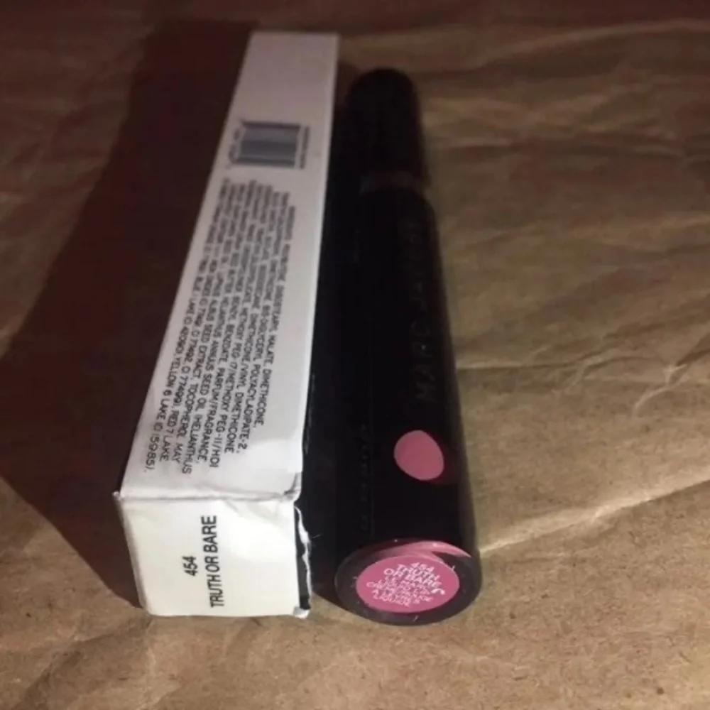 Marc Jacobs lip truth or bare